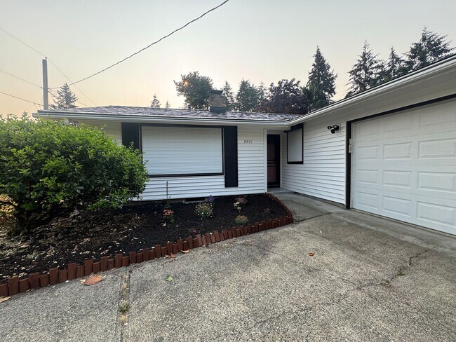 Foto del edificio - 9901 Farwest Dr SW