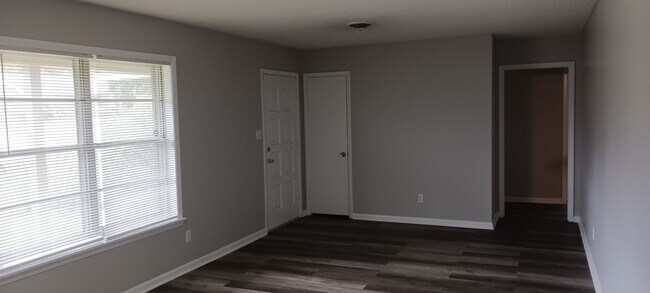 Foto del edificio - ****JUST REDUCED*****1008 Tyler Drive Tupe...