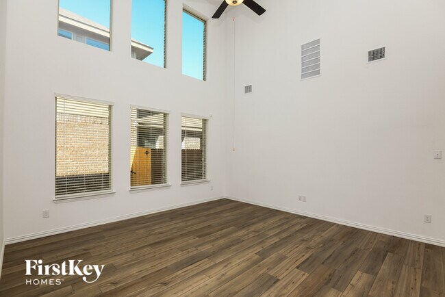 Foto del edificio - 2544 Northcote Dr