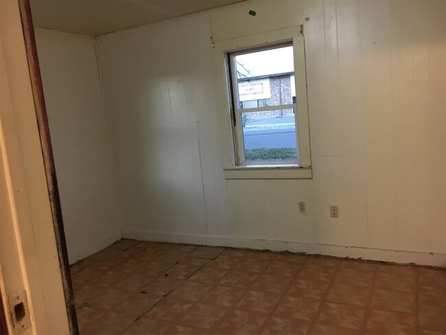 Building Photo - 324 S 26th St