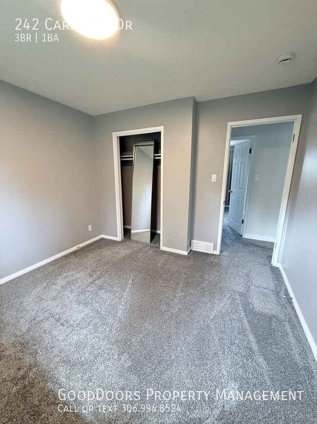 Building Photo - 242 Carleton Dr