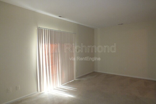 Foto del edificio - 1623 Congressional Ct