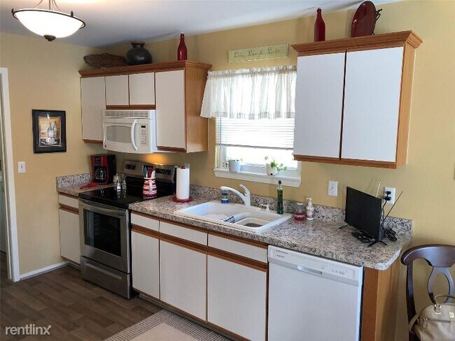 Building Photo - 2 br, 2 bath Townhome - 1101 Langley Rd