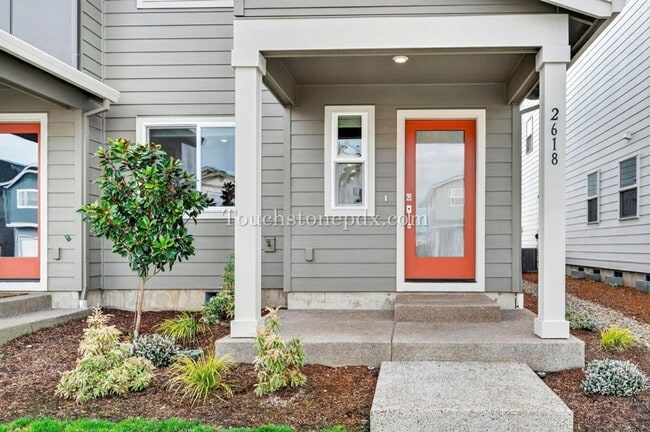 Building Photo - Recently Built Woodburn Townhome Featuring A/C