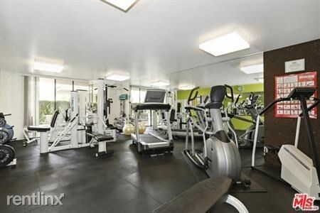 Foto del edificio - 2 br, 3 bath House - 851 N Kings Rd Apt 101