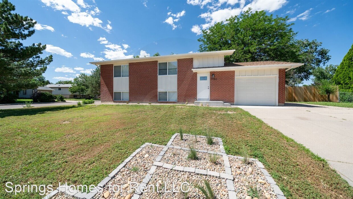 Foto principal - 4 br, 2 bath House - 7380 Sullivan CIR