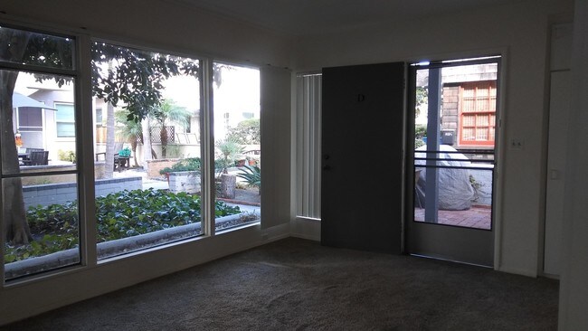 Building Photo - 807 Coronado Ct
