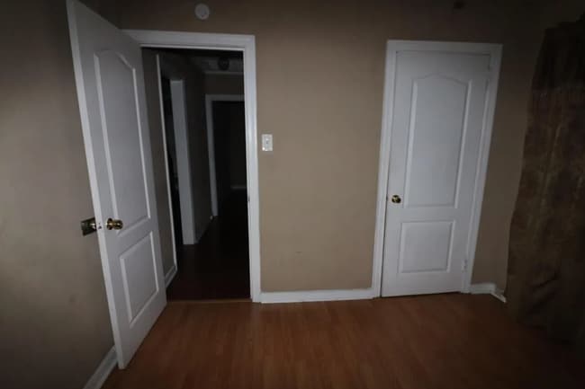 Building Photo - 3 bedrooms 1 bath $1100 per month  Section...