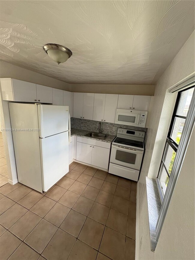 Foto del edificio - 4120 SW 19th St