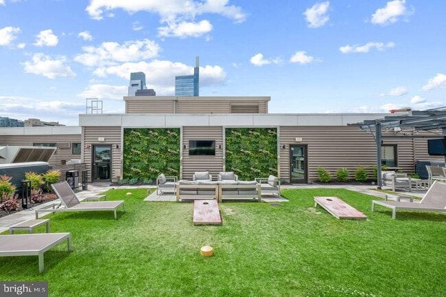 Building Photo - 1901 Callowhill St