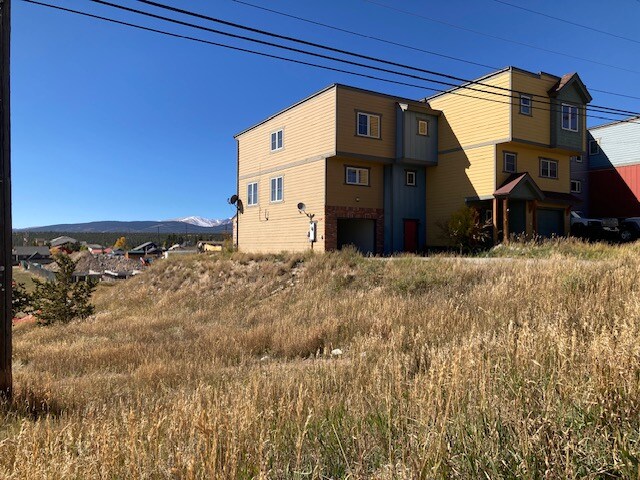 Foto del edificio - 813 Castello Ave