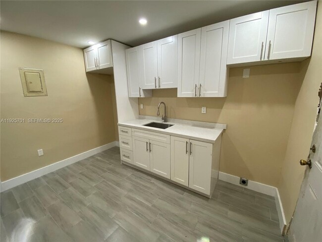 Building Photo - 234 NE 55th Terrace