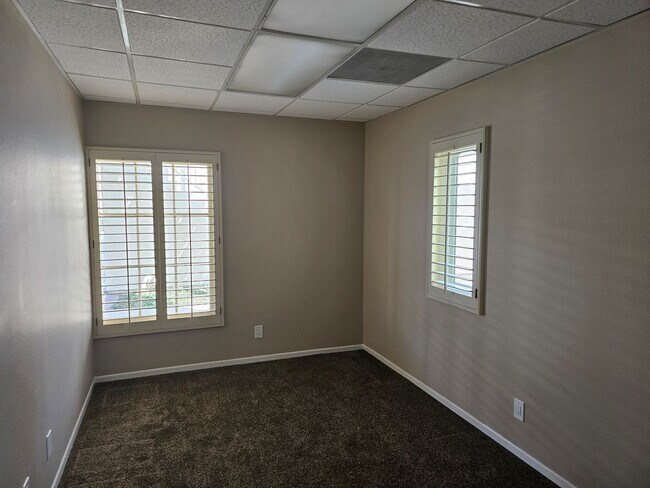 Building Photo - Fountain Valley - 760 square feet of offic...