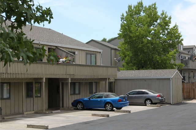 Exterior de los apartamentos Gold Oaks - Gold Oaks Apartments