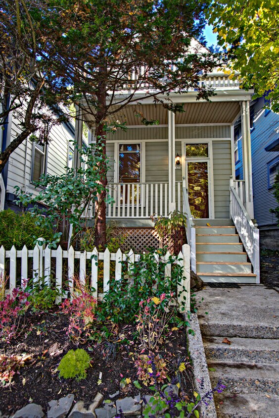 Primary Photo - 3321 S Kelly Ave