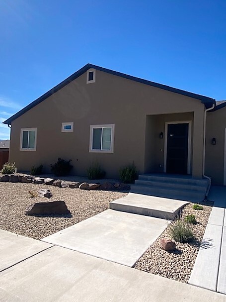 Building Photo - 927 Echo Canyon St