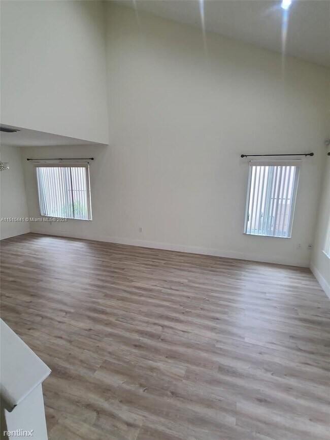 Foto del edificio - 4 br, 2.5 bath House - 15766 SW 74th St Fl...