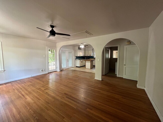 Foto del edificio - 6 to 9 Month Lease Available NOW: