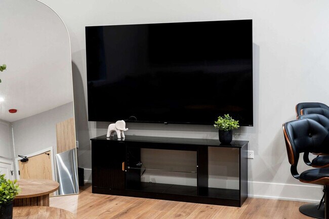 Foto del edificio - 6044 N Winthrop Ave