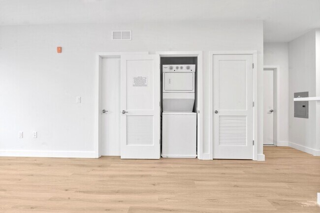 Building Photo - 407 Highland Ave