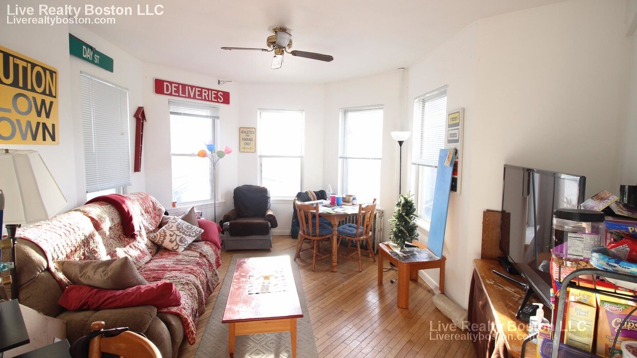 Foto del edificio - 14 Parker Hill Ave