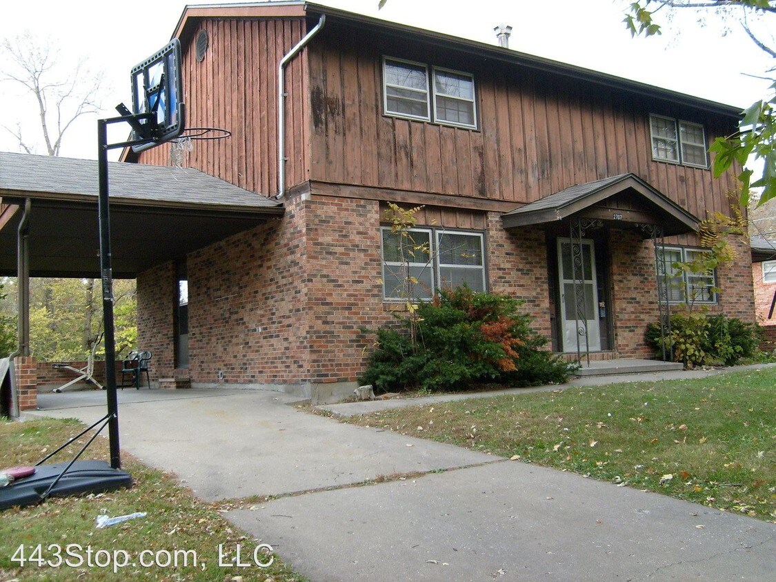 Primary Photo - 2707 Summit Rd
