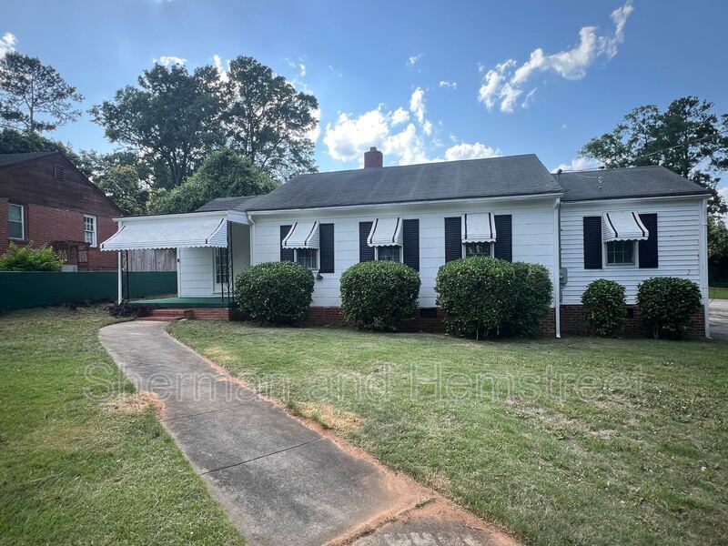 Foto principal - 922 Bluebird Rd