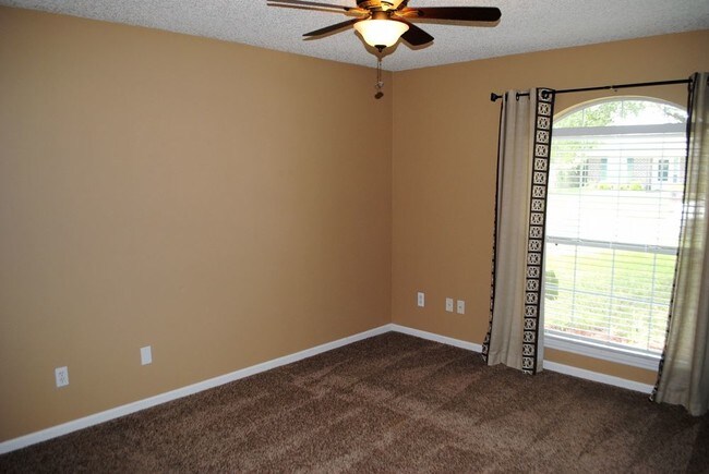 Building Photo - 487 Portobello Dr
