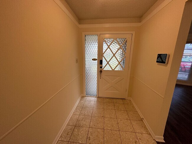 Foto del edificio - Spacious 3 Bedroom 2 Bath Home in Wedgwood...