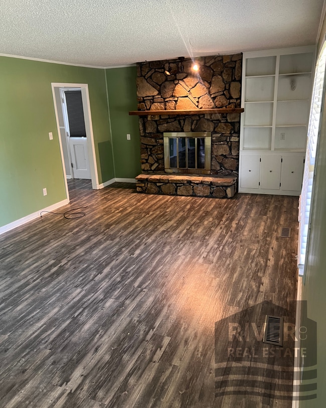 Building Photo - 1233 Ridge Dr
