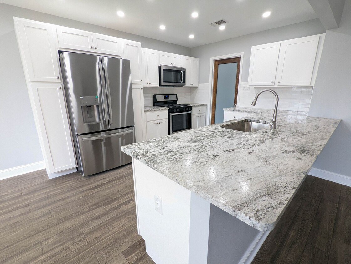 Primary Photo - Newly Remodeled South Bossier 4/2 Home