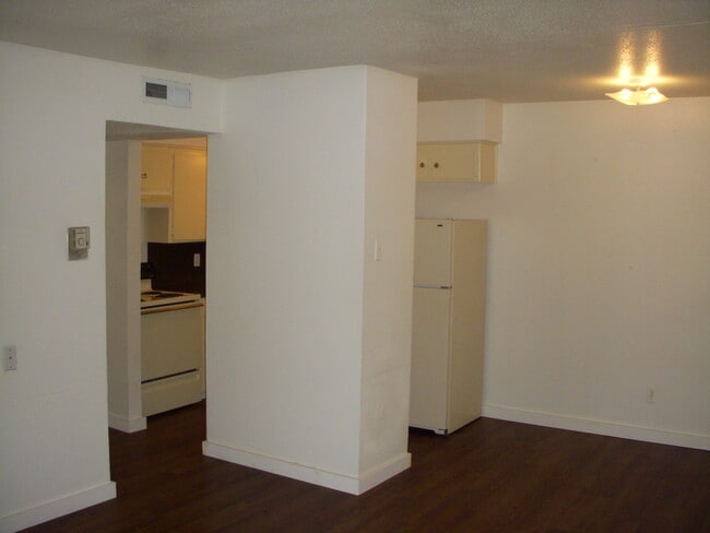Kitchen - 115 Avenue G