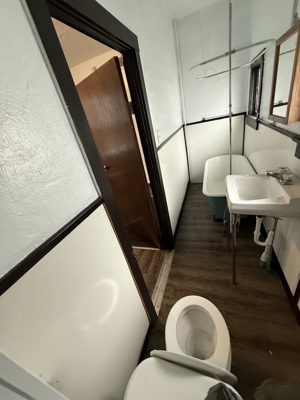 Building Photo - 1423 E 33rd St