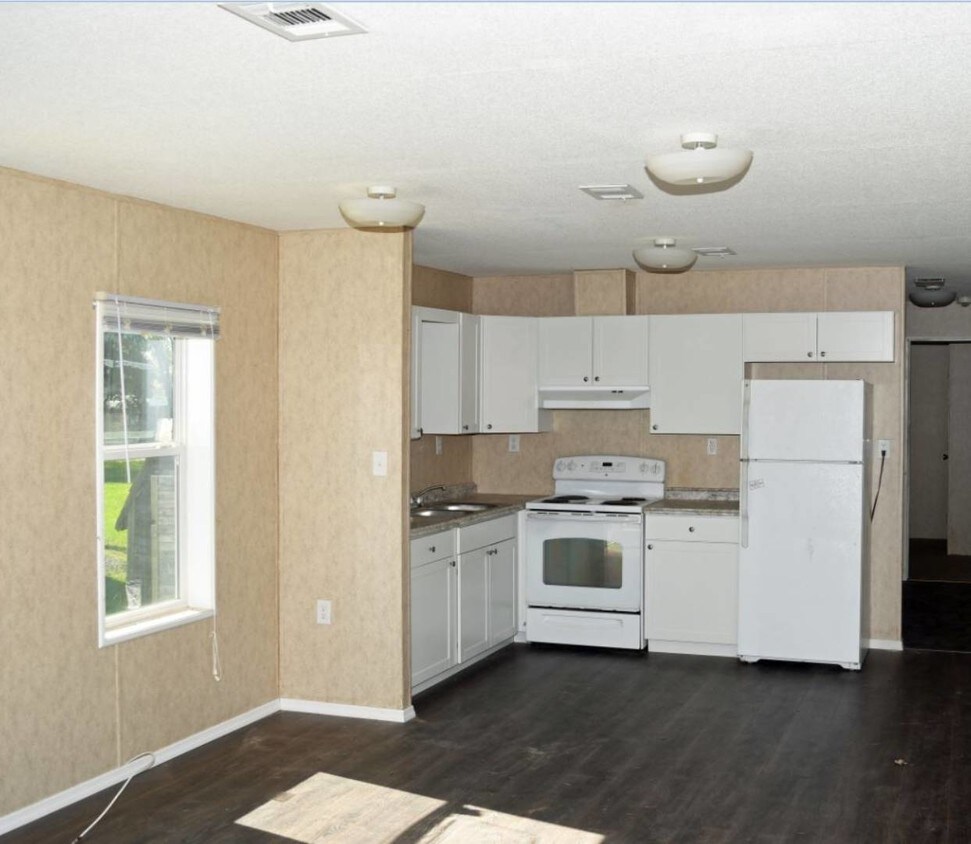 Building Photo - 66 Maple Ln