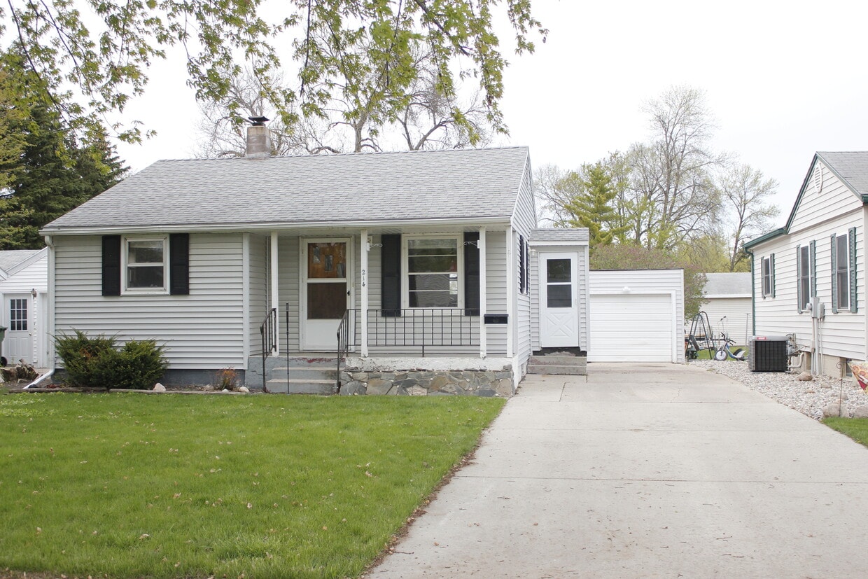 Exterior - 214 7th St W
