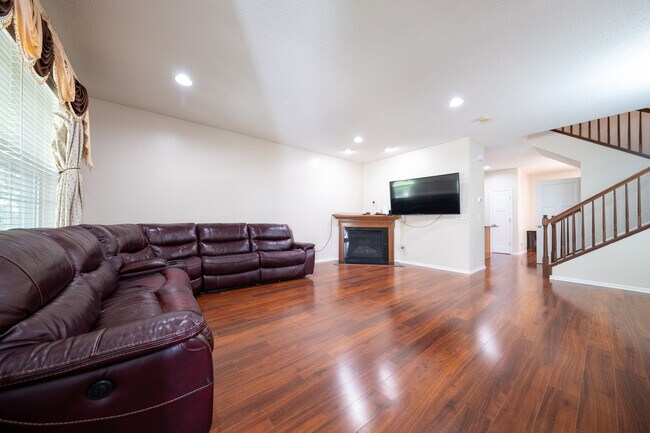 Foto del edificio - 10015 Gentian Dr