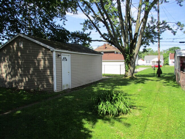 Foto del edificio - 2 BEDROOM HOME!