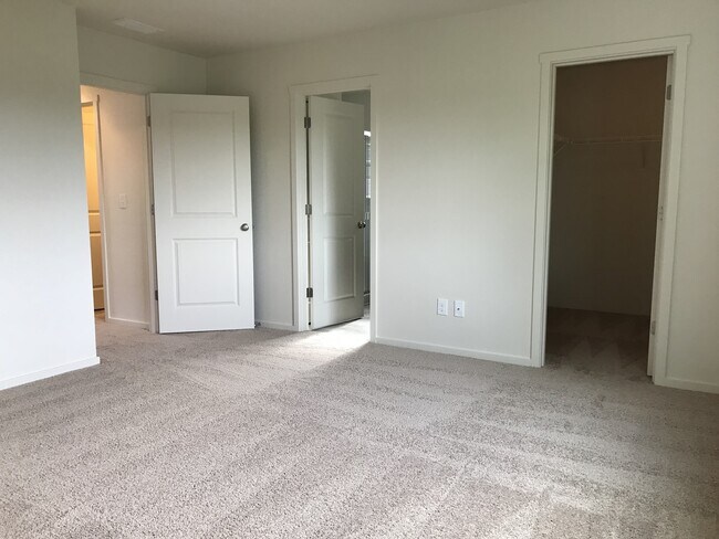 Foto del edificio - CUSTOM 3 BR 2.5 PET FRIENDLY HOME! A/C!