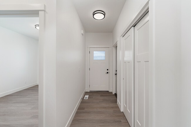 Building Photo - 5917 Little River Loop