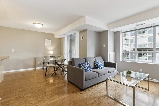 Photo du bâtiment - 136 Simcoe St
