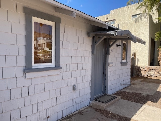 Building Photo - 705 Cerbat Ave