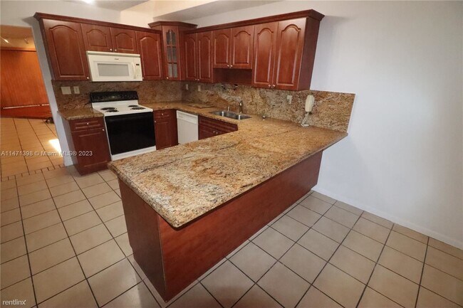 Foto del edificio - 4 br, 3 bath House - 2426 SW 109th Ct Fl 3...