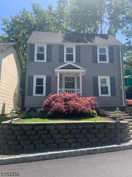 Primary Photo - 2 Pitman Pl