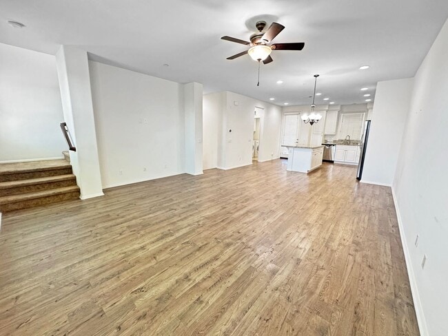 Building Photo - Spacious 3Bd/3.5Ba Home With All Primary B...