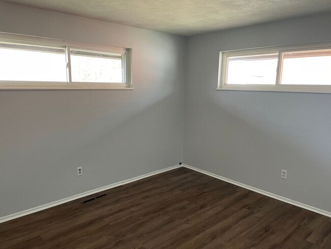 Building Photo - 3 Bedroom/1 1/2 Bath Home In Huber Heights