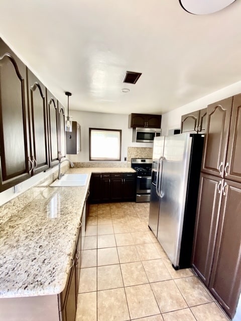Kitchen - 409 S Colfax St