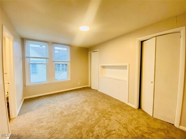 Foto del edificio - 51 Oakdale Ave