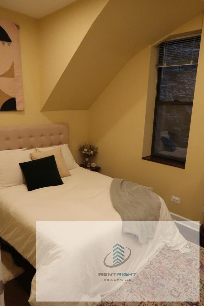 Building Photo - 1424 N Bosworth Ave