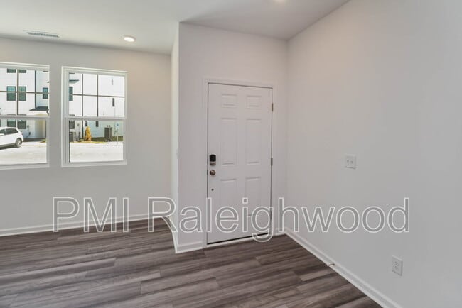 Foto del edificio - 1515 Crescent Townes Wy