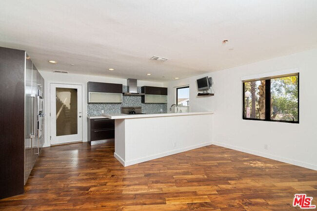 Foto del edificio - 6441 Bryn Mawr Dr